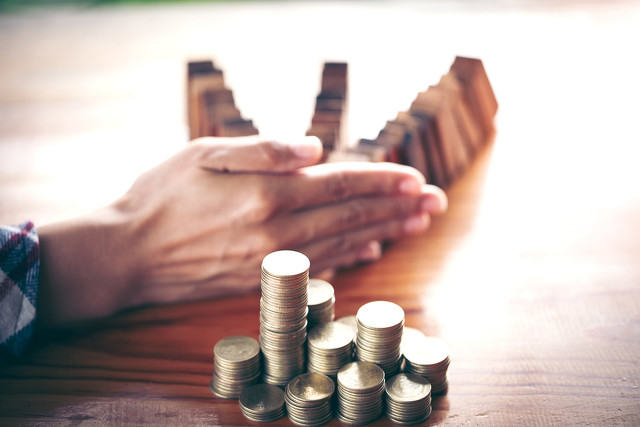 如何计算和管理权益资金？这些权益资金的使用策略有哪些？