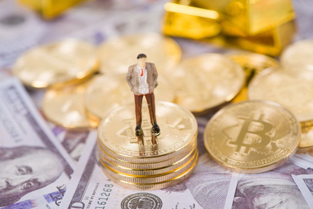 如何在基金投资中做出明智的选择决策？这些选择决策有哪些影响因素？